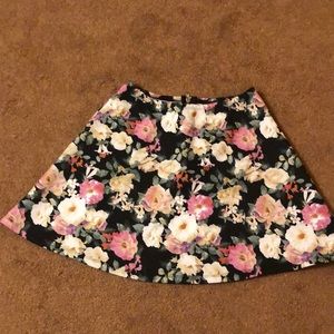 Floral mini skirt!